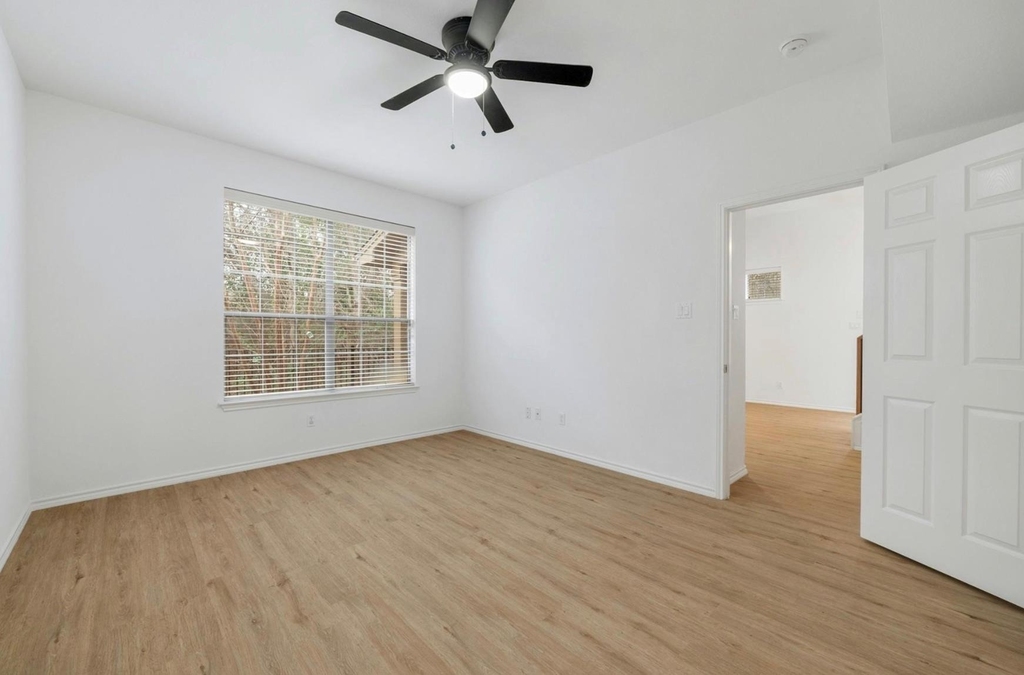 1310 W Parmer Ln - Photo 18