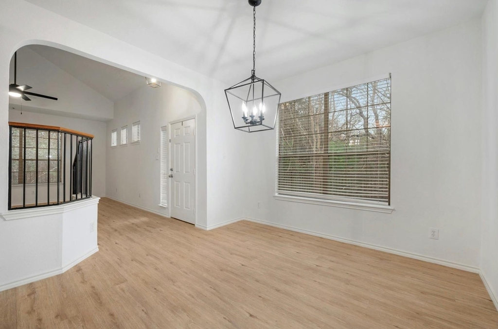1310 W Parmer Ln - Photo 13