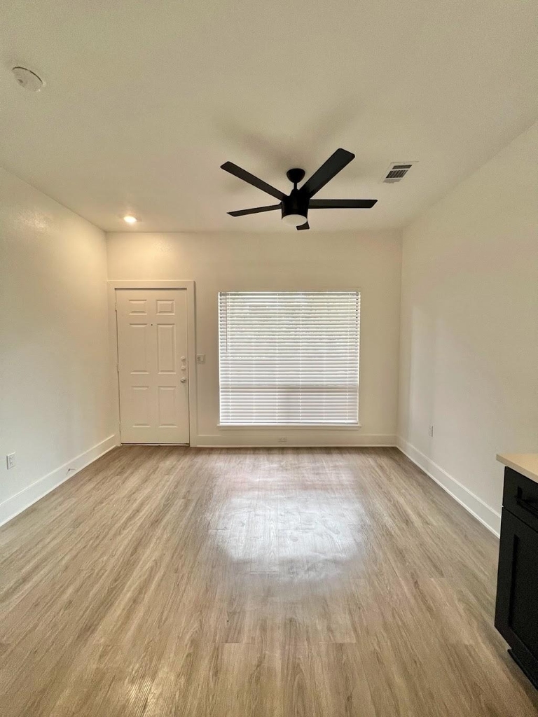 2210 Pearl St - Photo 2