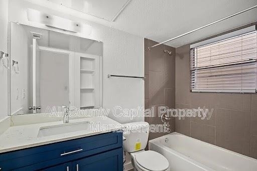 502 W 35th St - Photo 3