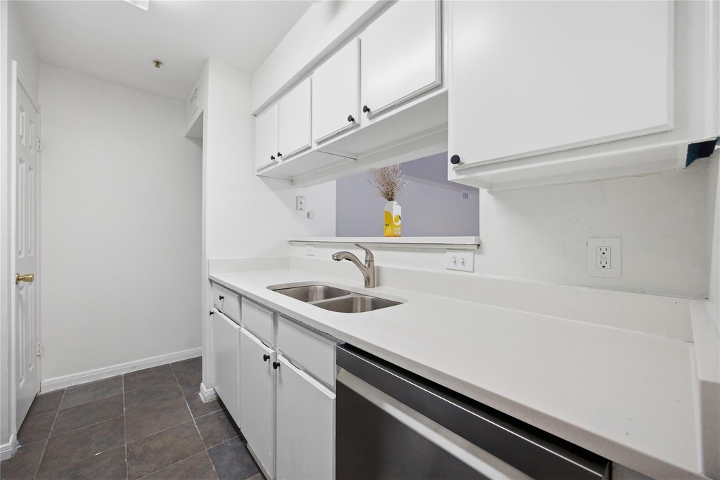 501 W 26th St - Photo 13