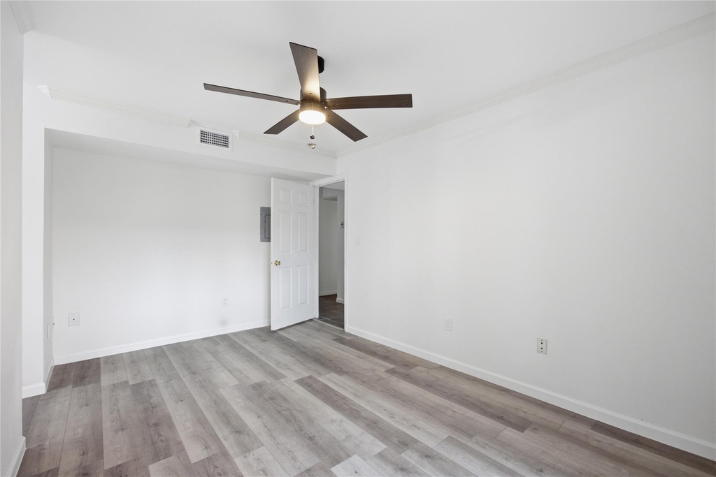 501 W 26th St - Photo 18