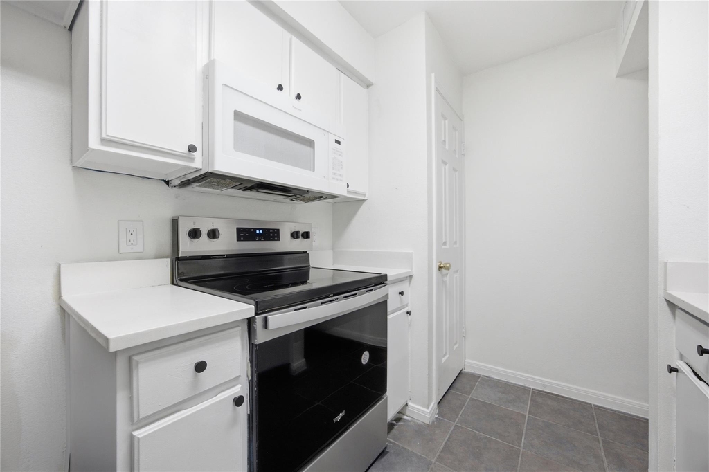 501 W 26th St - Photo 16