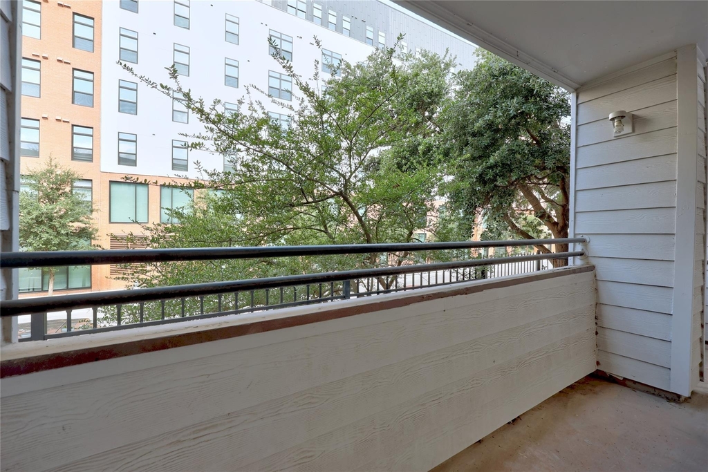 501 W 26th St - Photo 2