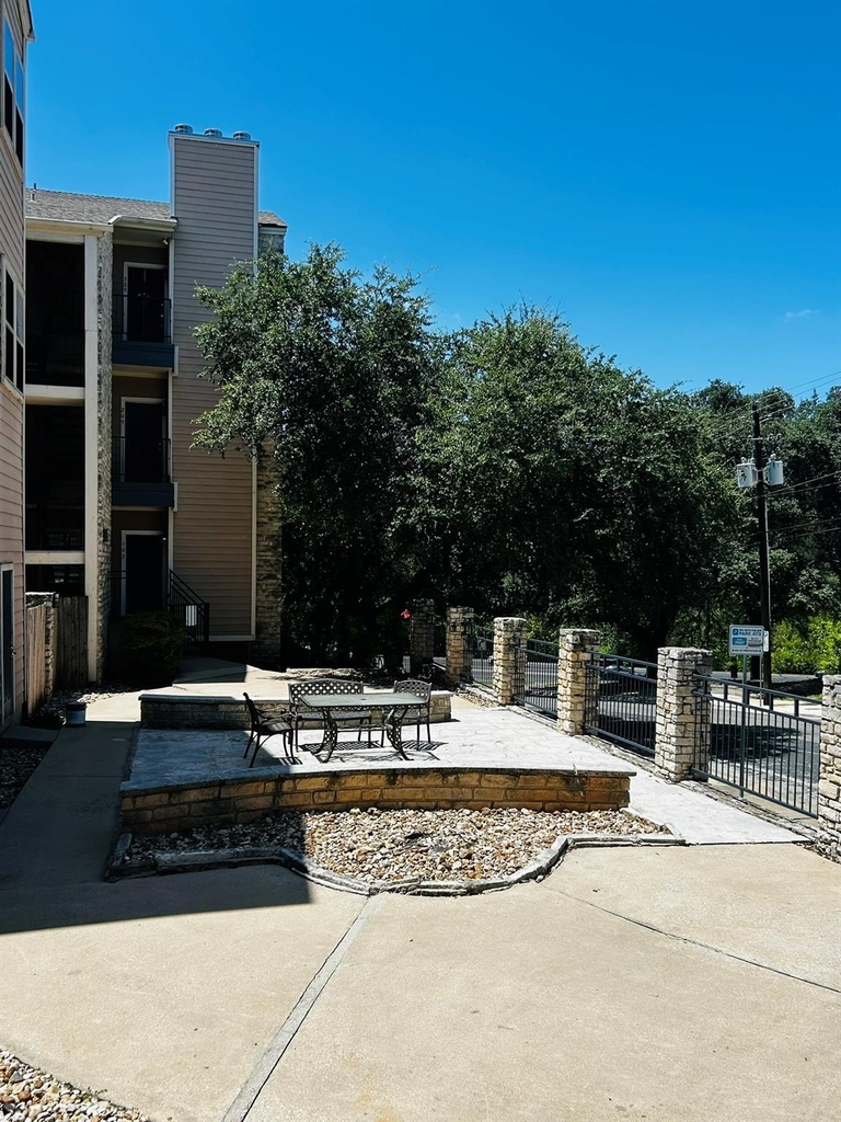 2414 Longview St. - Photo 2