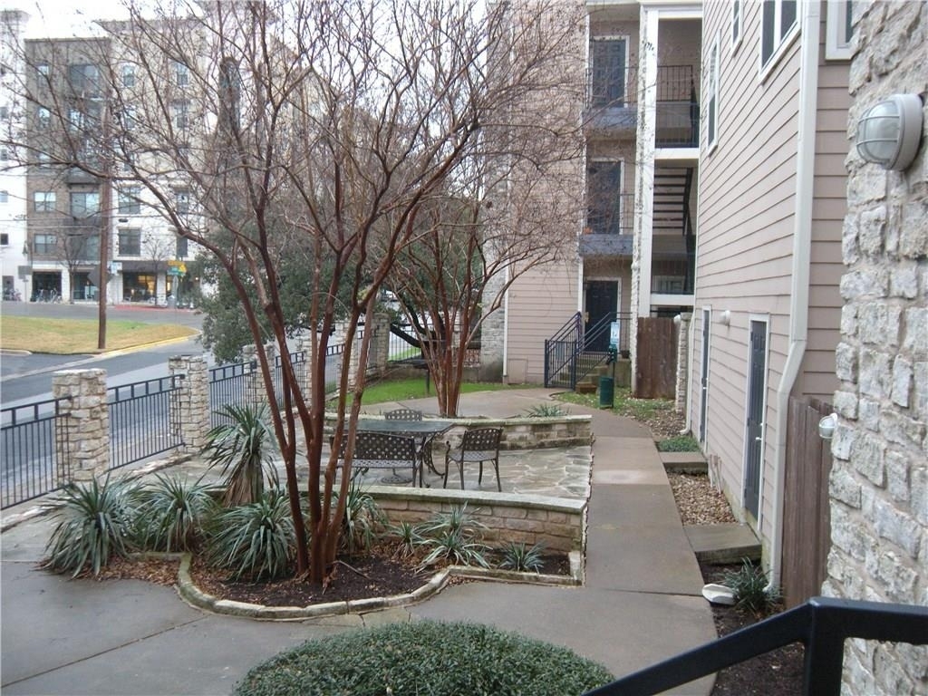 2414 Longview Street - Photo 2