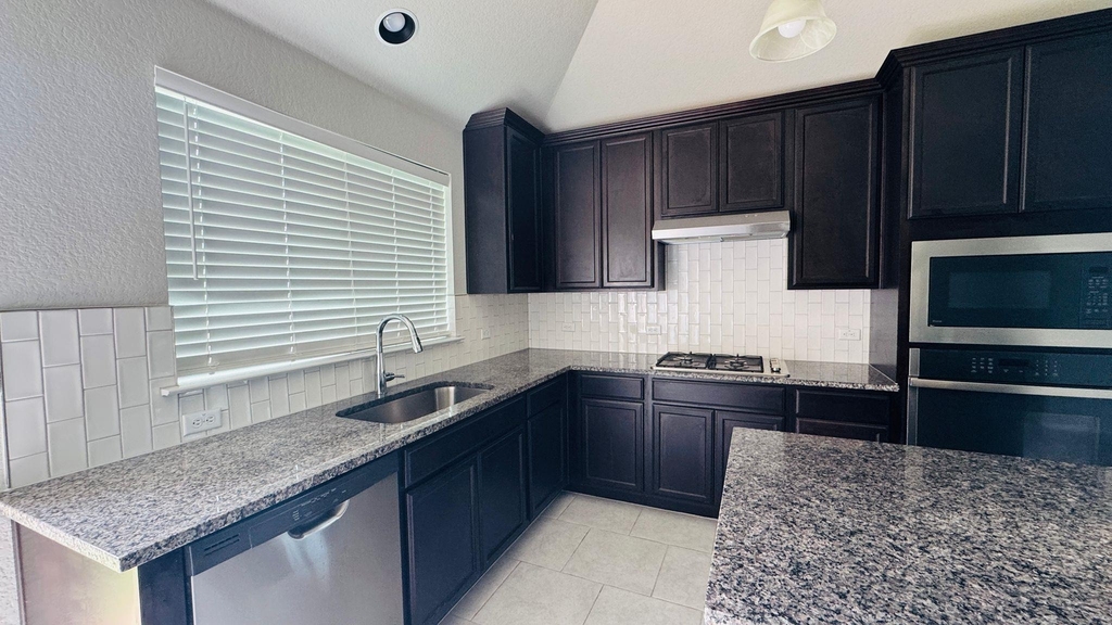 2800 Joe Dimaggio Blvd - Photo 6