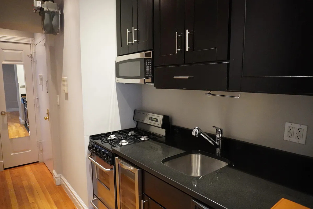 250 Mott Street, Unit 7 - Photo 6