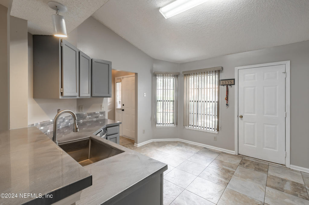 1736 Daytona Lane - Photo 7