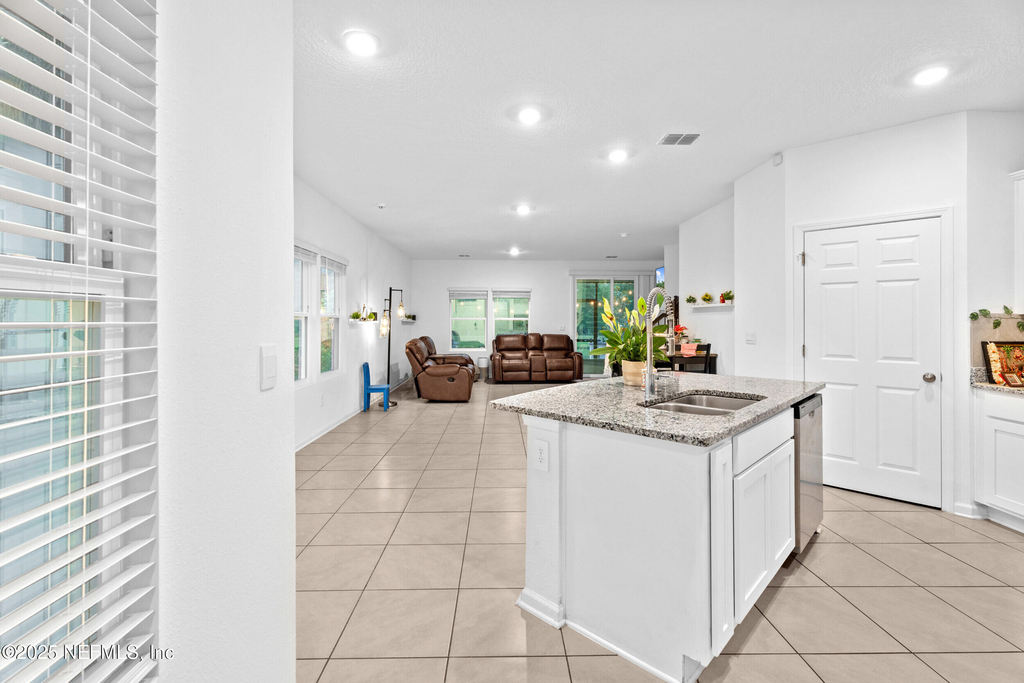 27 Coastline Way - Photo 8