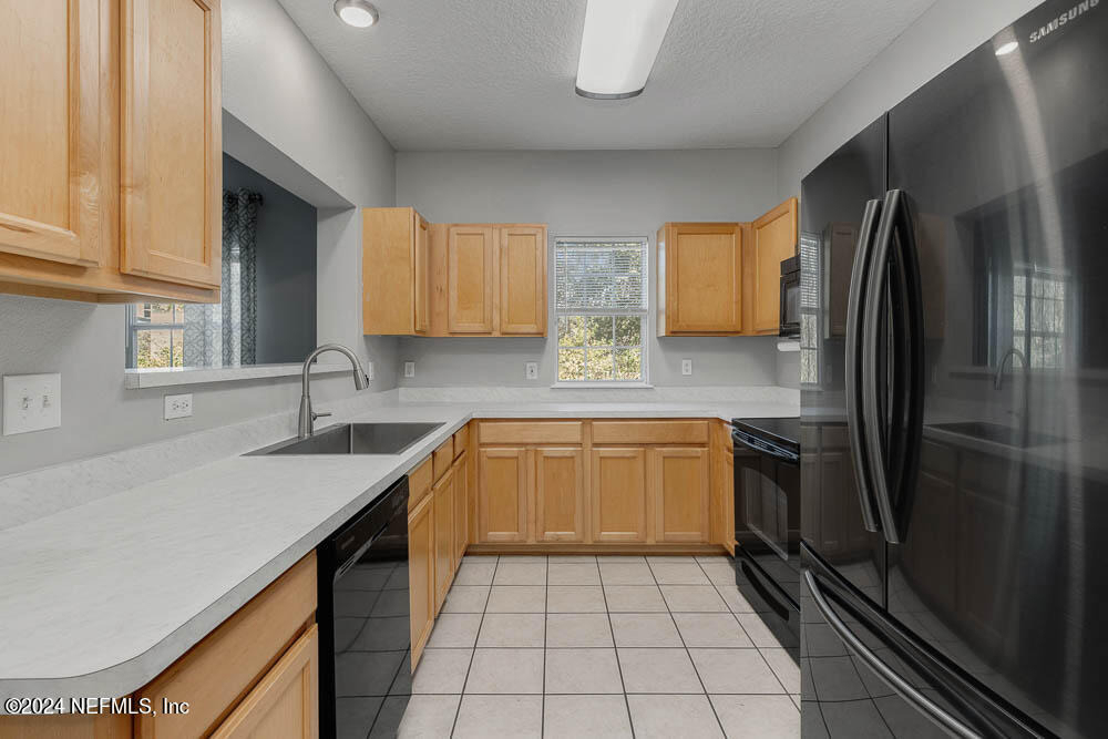 12423 Forest Lake Circle N - Photo 8