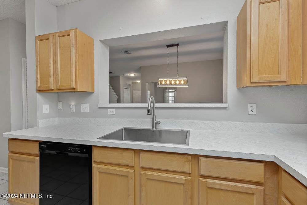 12423 Forest Lake Circle N - Photo 10