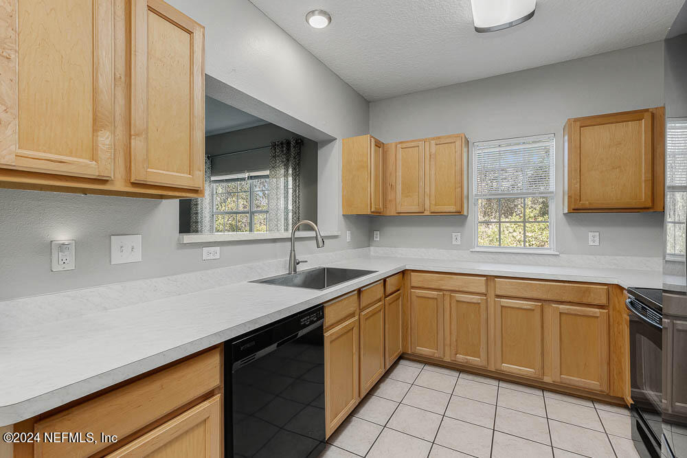 12423 Forest Lake Circle N - Photo 9