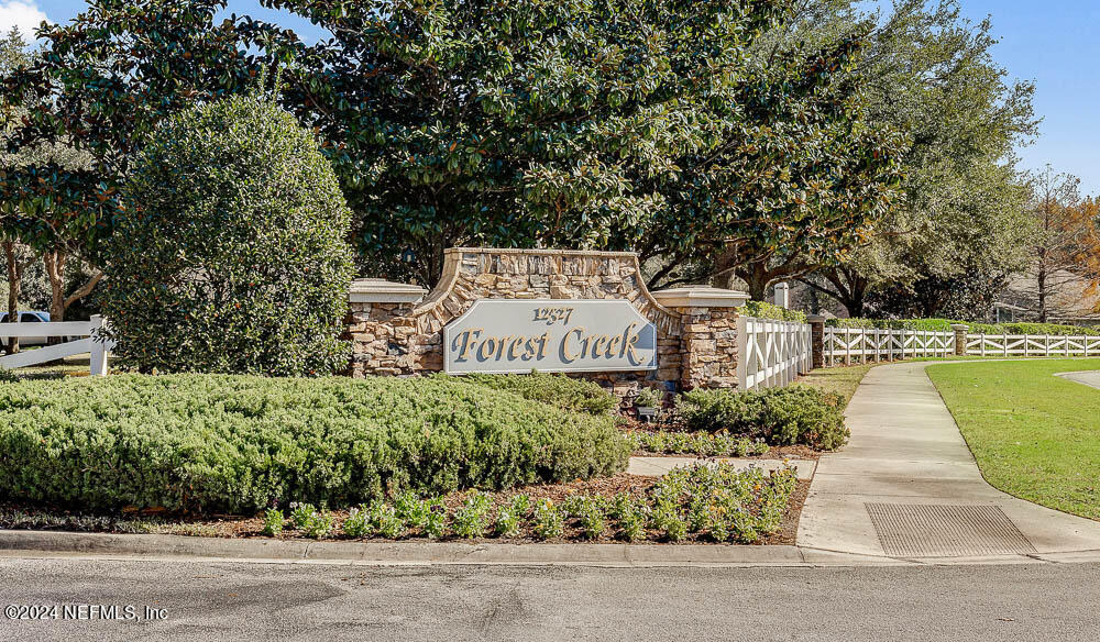 12423 Forest Lake Circle N - Photo 25