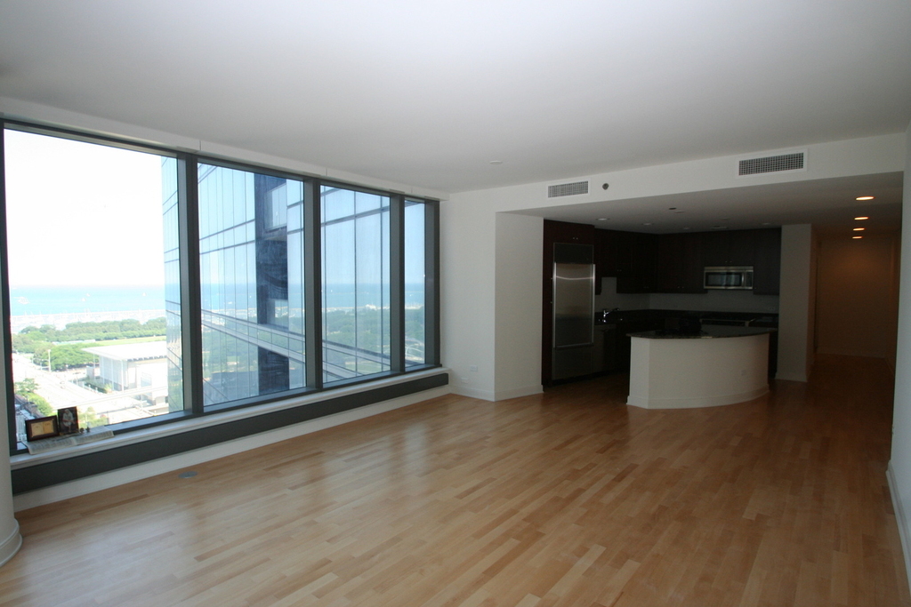 60 E Monroe Street - Photo 2