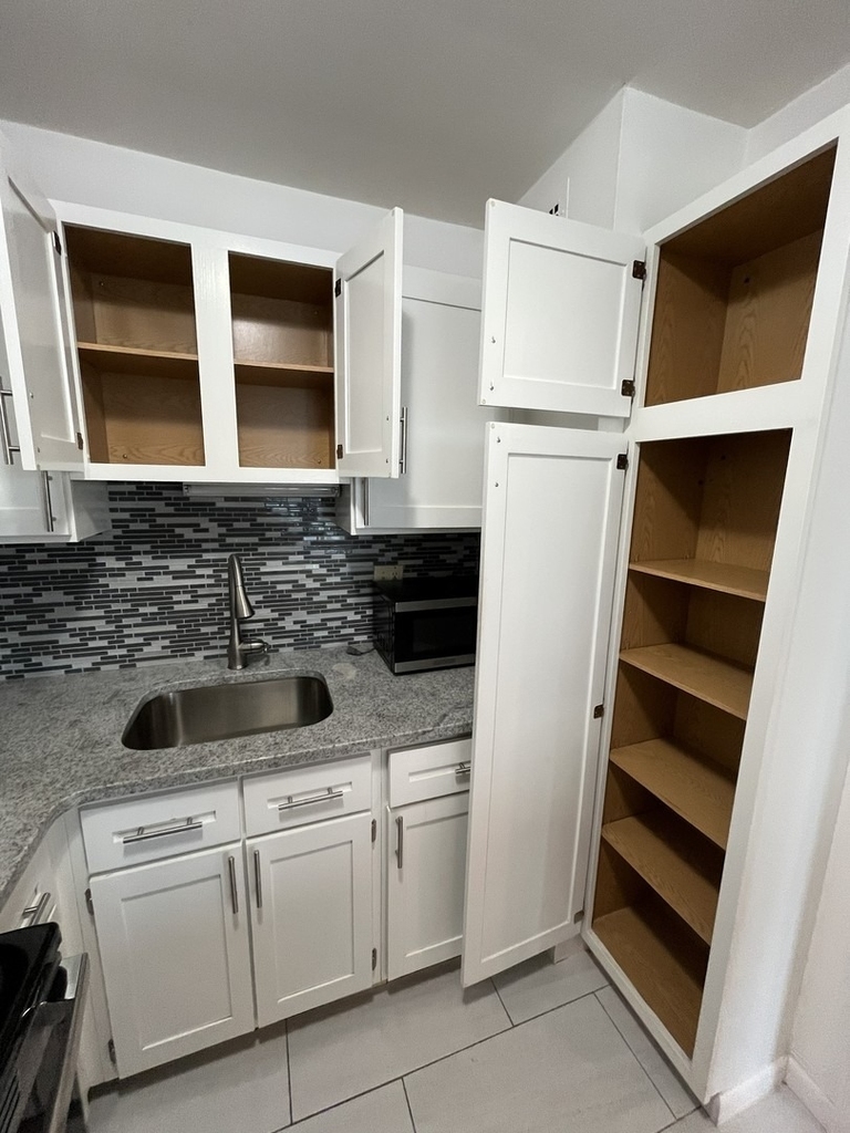 1255 N Sandburg Terrace - Photo 11