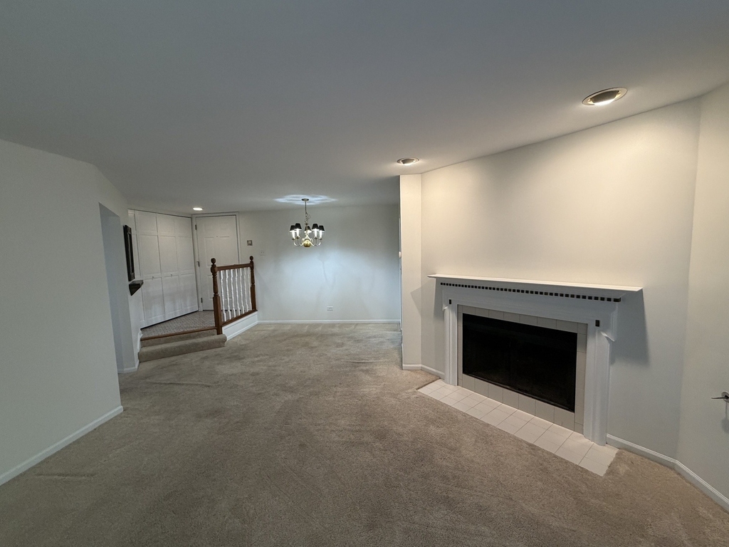 986 West Court - Photo 3