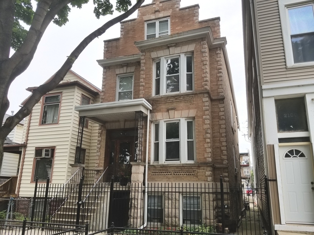 2102 W Barry Avenue - Photo 0