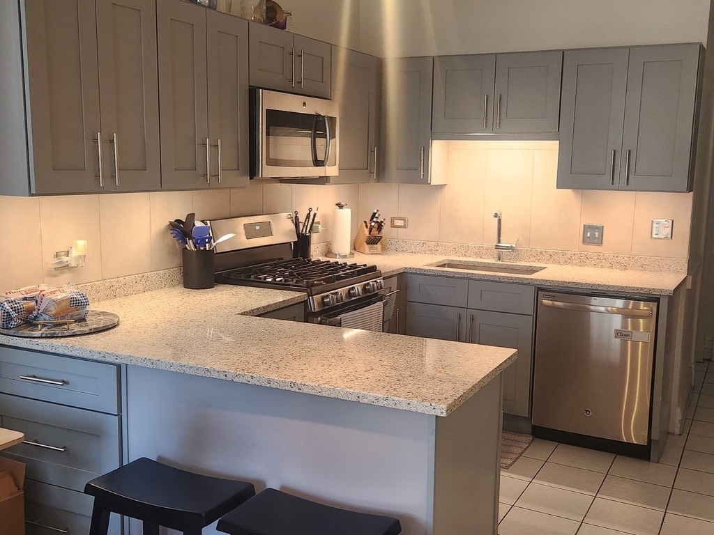 2102 W Barry Avenue - Photo 6