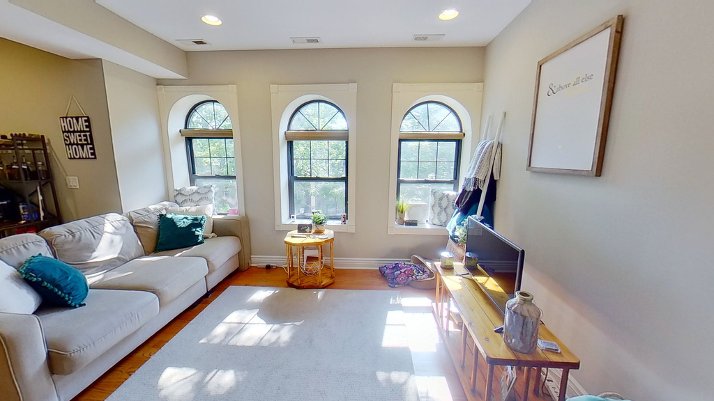 6300 N Rockwell Street - Photo 2