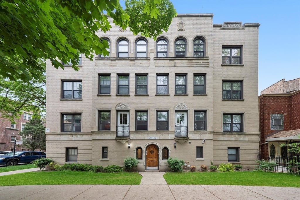 6300 N Rockwell Street - Photo 0