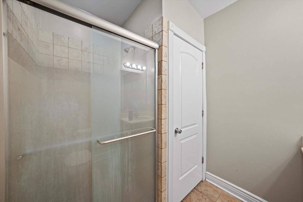 6300 N Rockwell Street - Photo 20