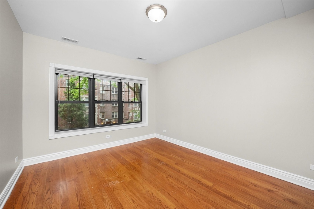 6300 N Rockwell Street - Photo 16