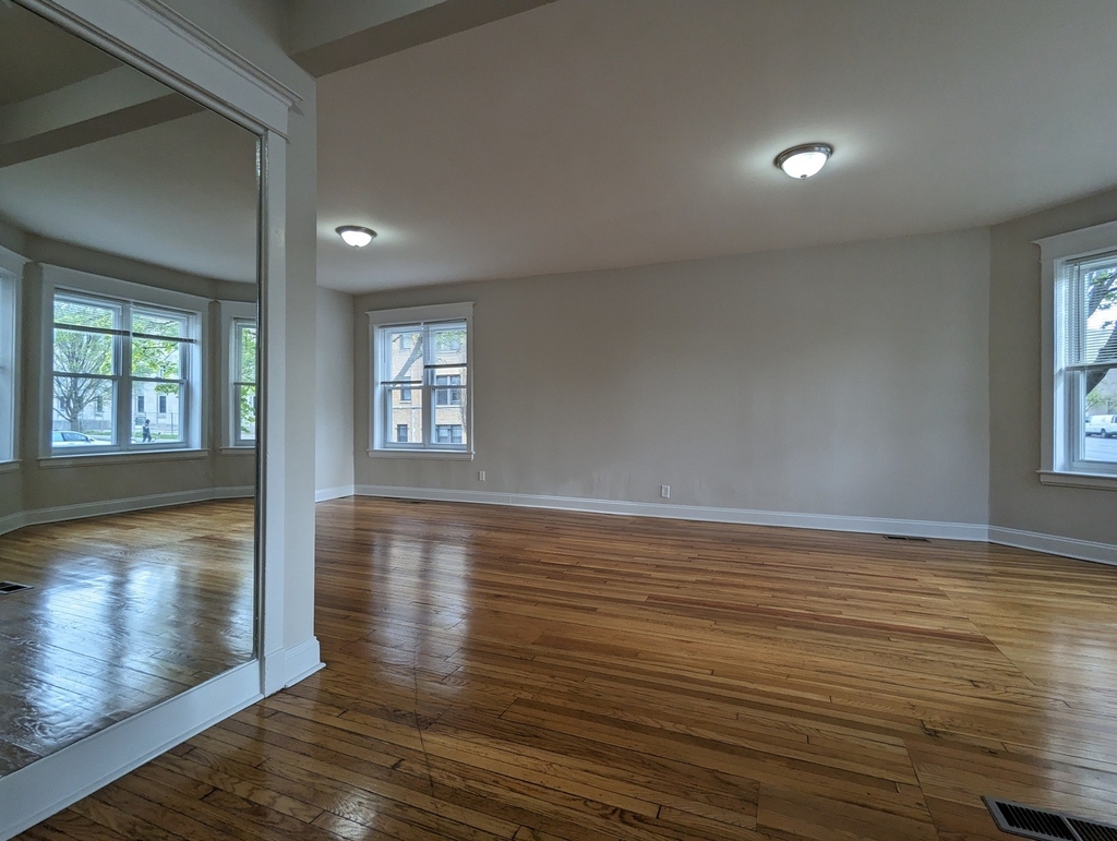 1524 N Kedzie Avenue - Photo 3