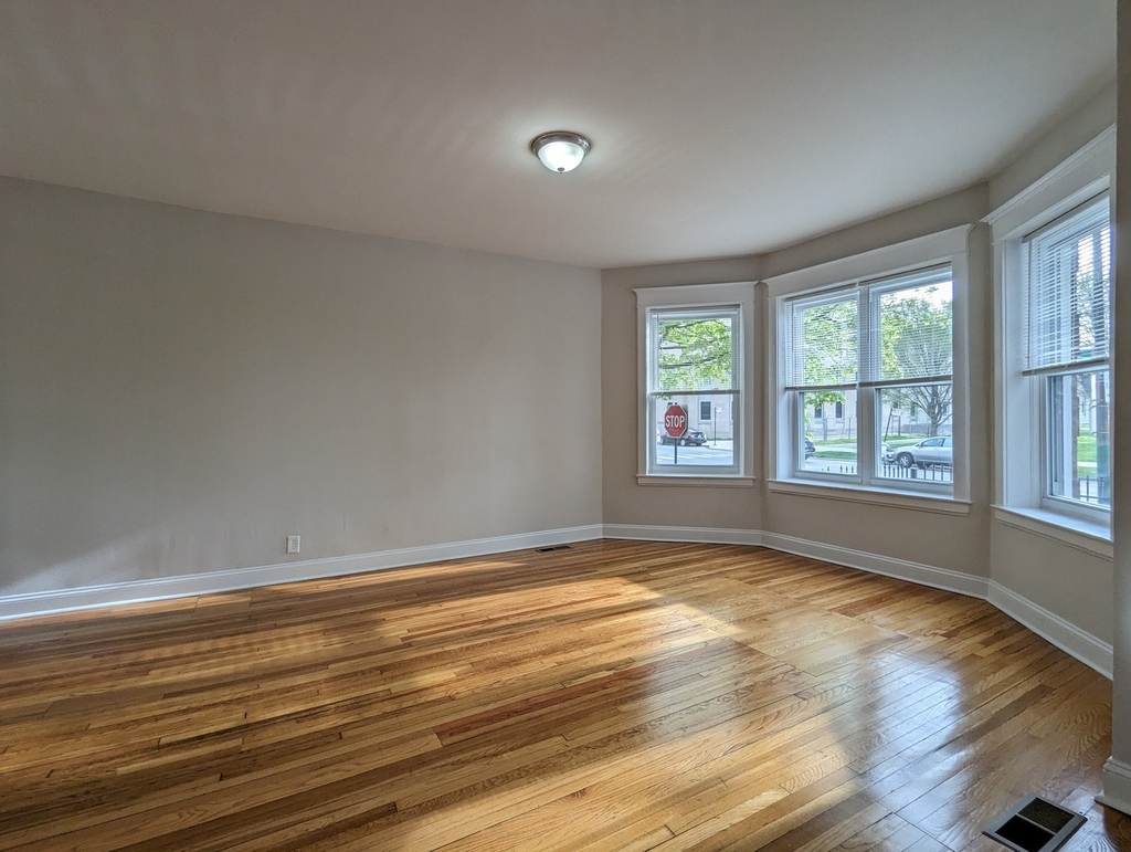 1524 N Kedzie Avenue - Photo 2
