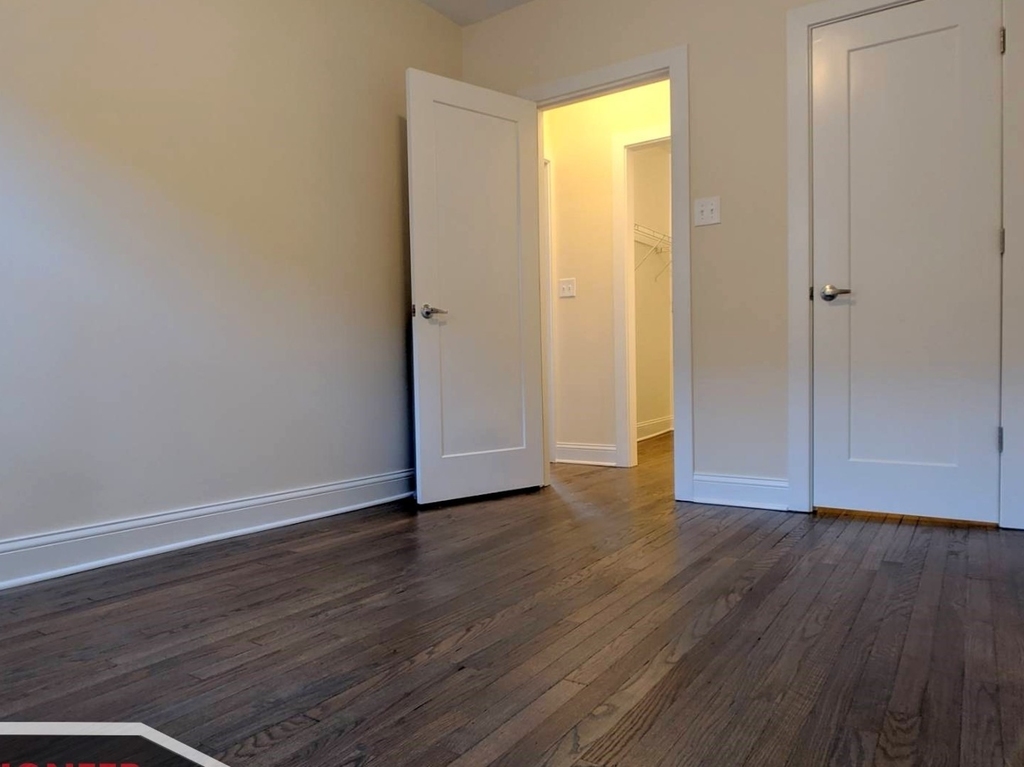 2641 N Spaulding Avenue - Photo 10