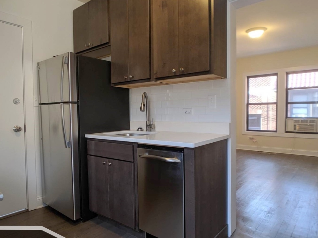 2641 N Spaulding Avenue - Photo 6