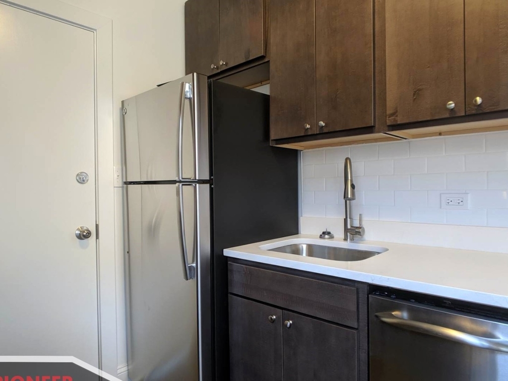 2641 N Spaulding Avenue - Photo 7