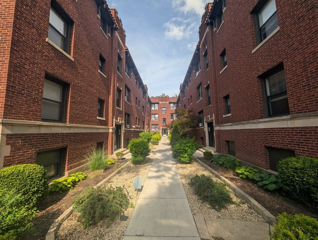 2641 N Spaulding Avenue - Photo 1