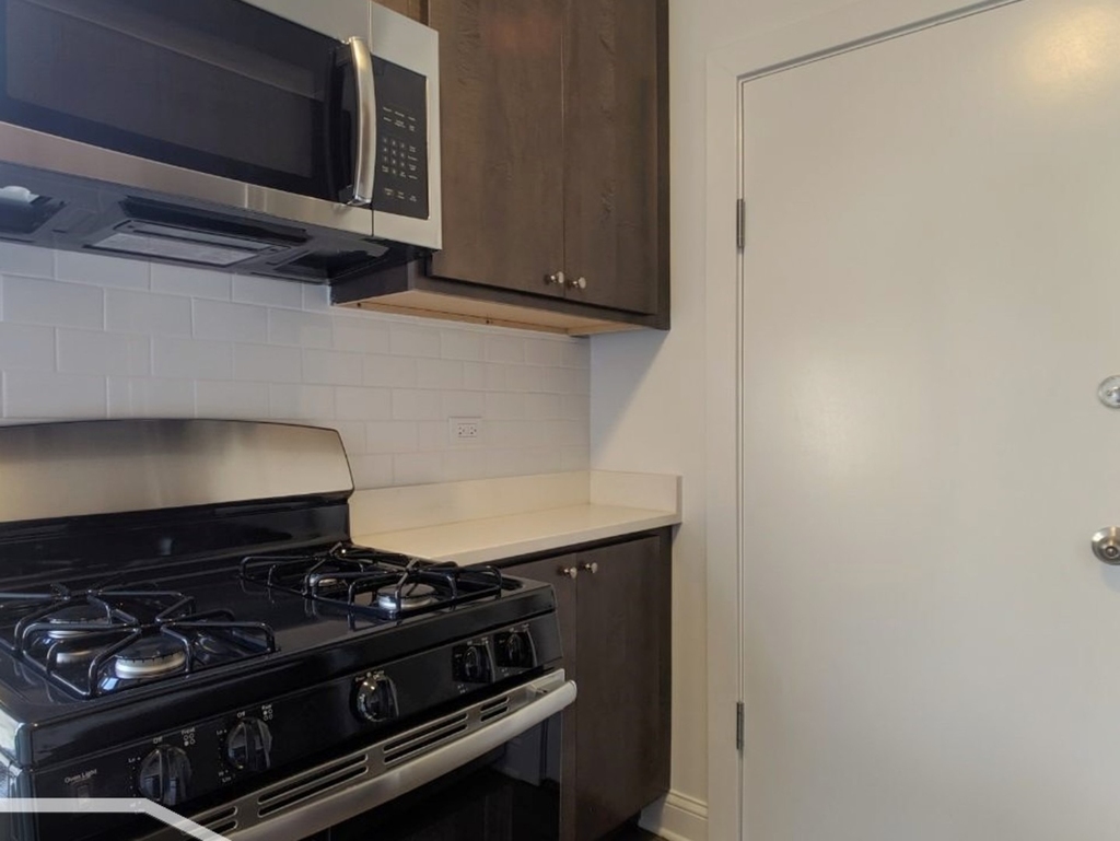 2641 N Spaulding Avenue - Photo 8