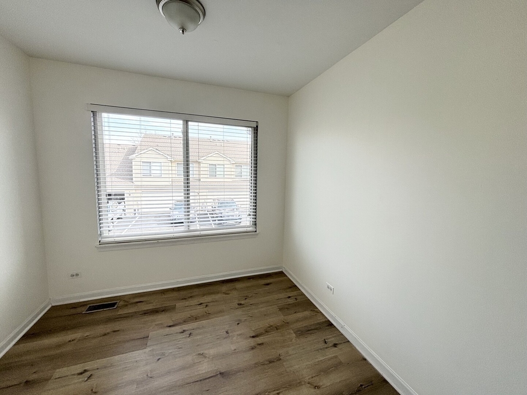 652 Lincoln Station Drive - Photo 12