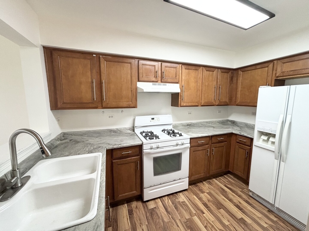 652 Lincoln Station Drive - Photo 3