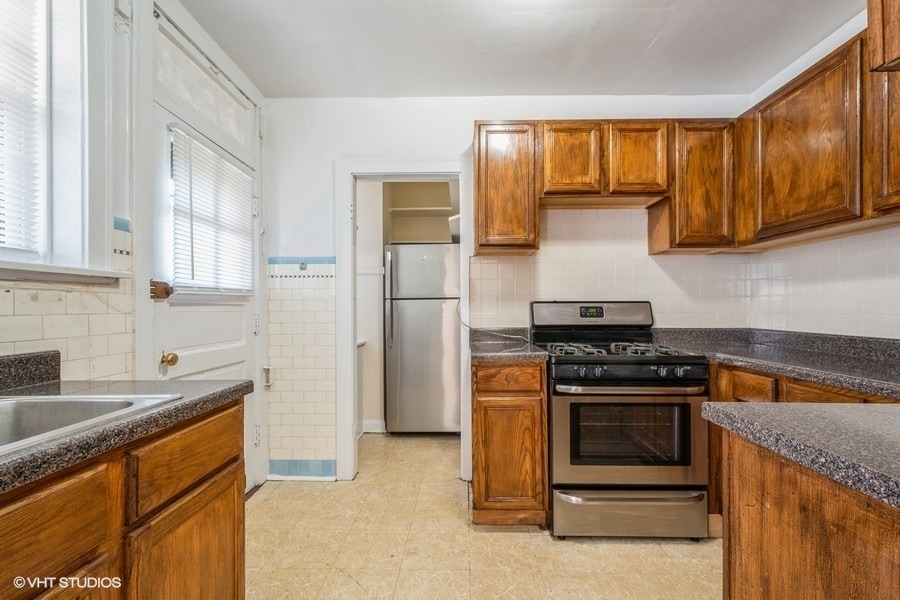 6660 N Damen Avenue - Photo 1