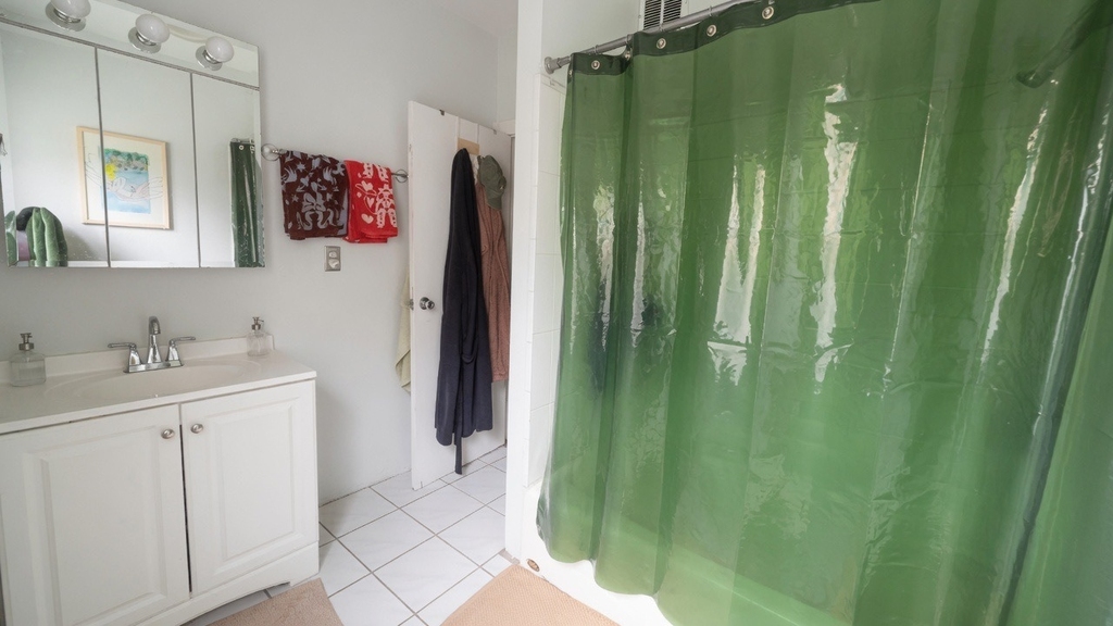 6656 N Newgard Avenue - Photo 9