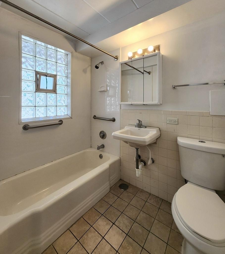 5741 W 35th Street - Photo 7