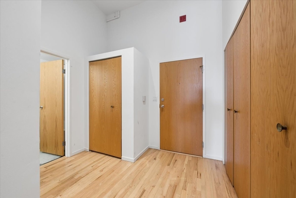 3151 N Lincoln Avenue - Photo 1