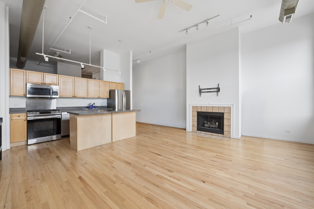 3151 N Lincoln Avenue - Photo 2
