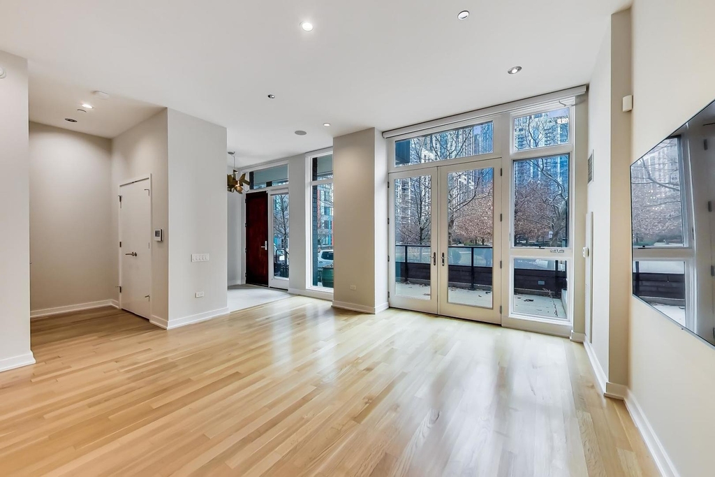 198 N Park Drive - Photo 2
