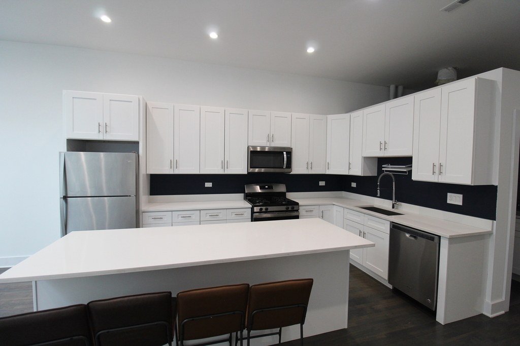 1474 N Milwaukee Avenue - Photo 3