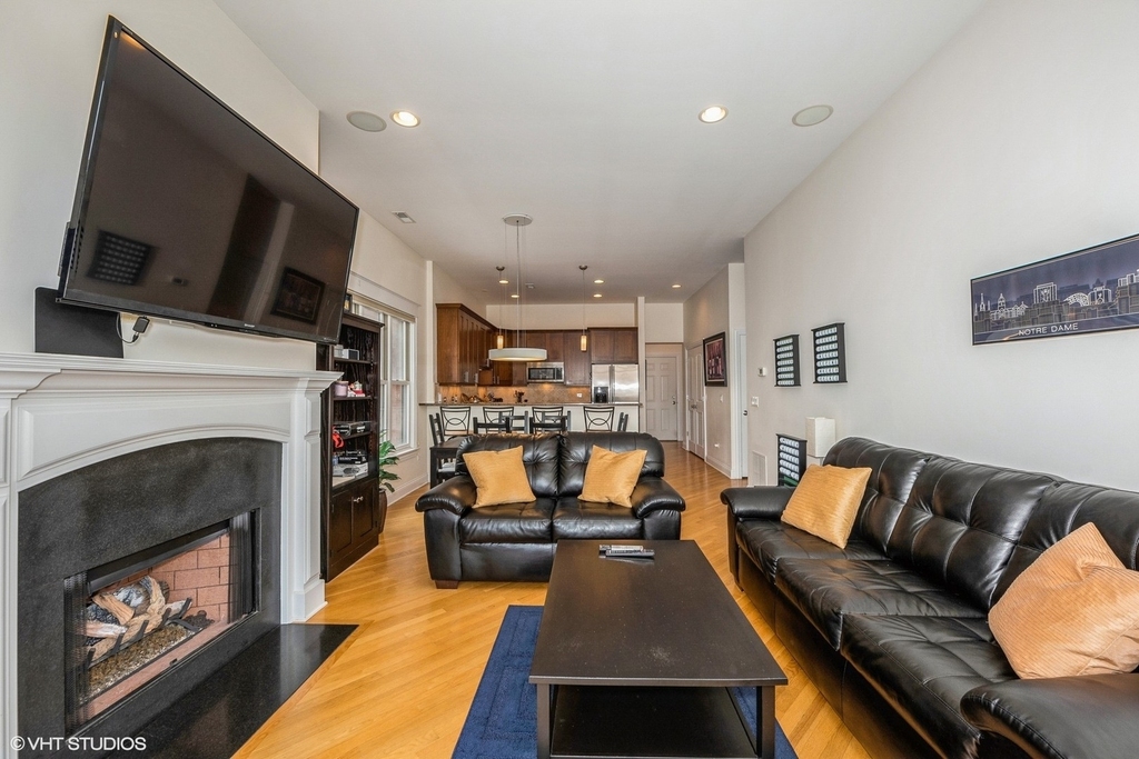 2905 N Halsted Street - Photo 1