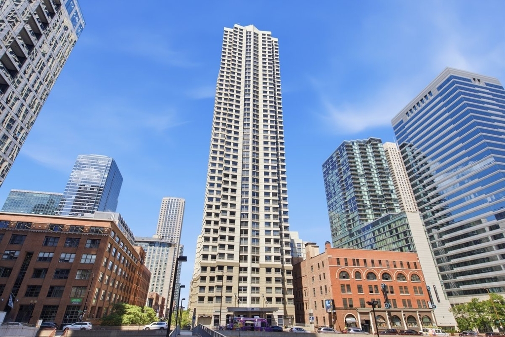 440 N Wabash Avenue - Photo 0
