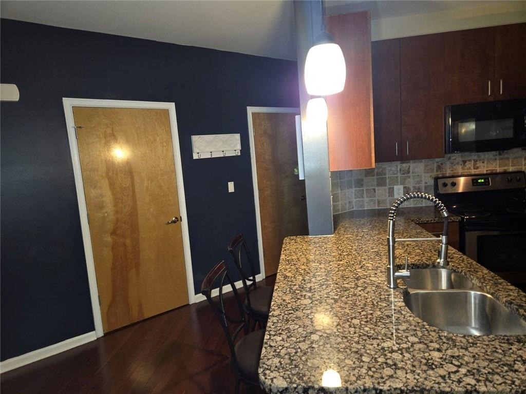 898 Oak Street Sw - Photo 9