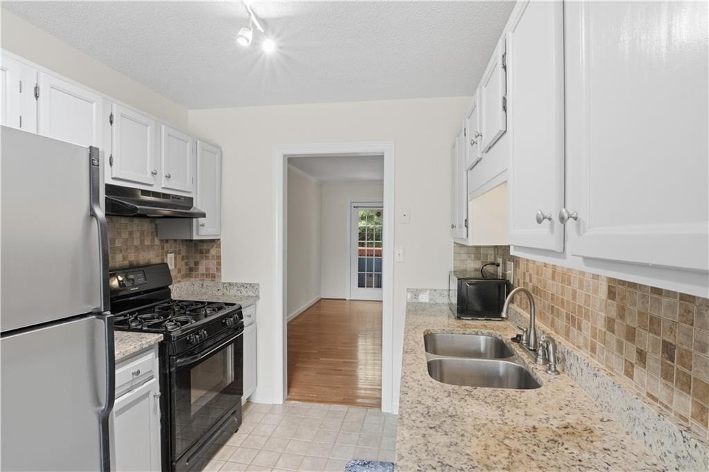 1100 Westfield Trace Se - Photo 6