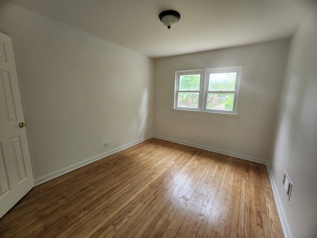 2017 Foster Street - Photo 4