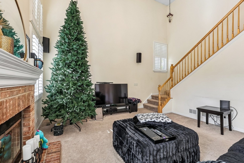 9482 Inverness Drive - Photo 3