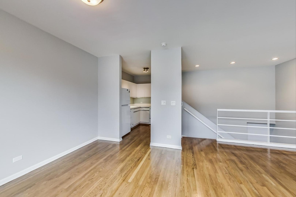 2343 N Greenview Avenue - Photo 8